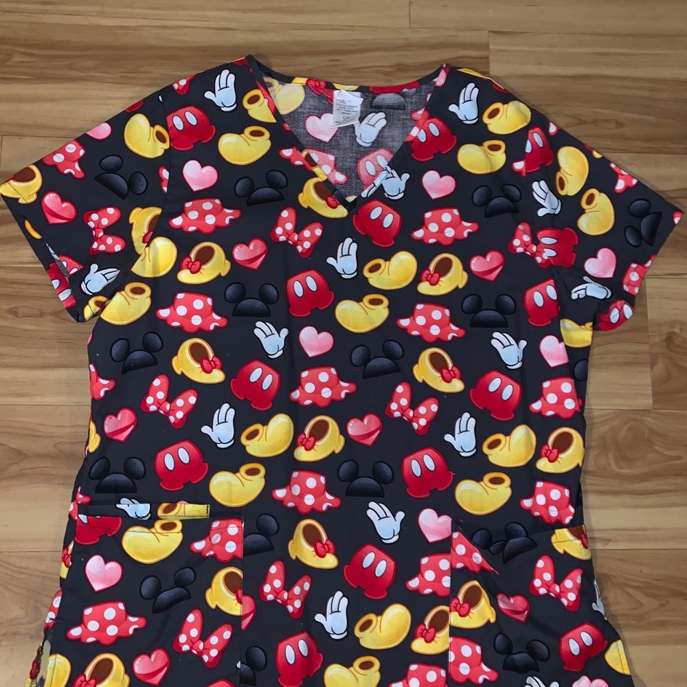 Minnie Mouse scrub top